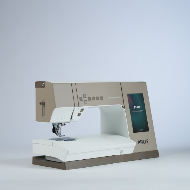 PFAFF creative elevate 680 inkl. Stickeinheit