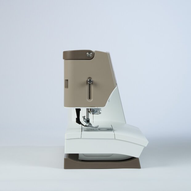 PFAFF creative elevate 680 inkl. Stickeinheit
